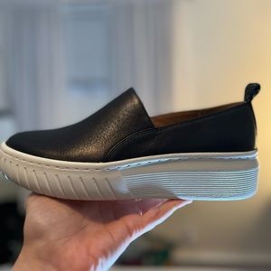[TAGS ON] Sofft Slip-On Leather Sneaker